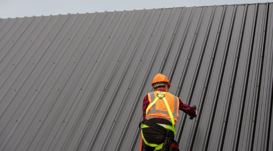 Professional gutter cleaning in Dixie, GA